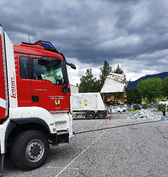 Brand im Müllwagen (Bild 2)